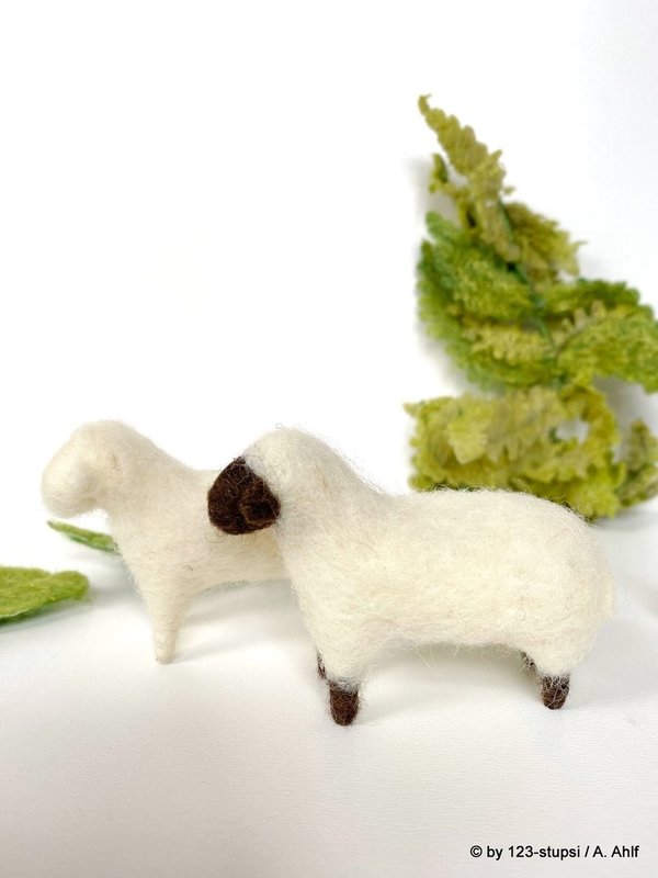 Schaf  aus Wolle - Jahreszeitentisch