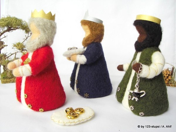 Krippenfiguren aus Wolle  Die heiligen 3 Könige mit Kamel (8019)