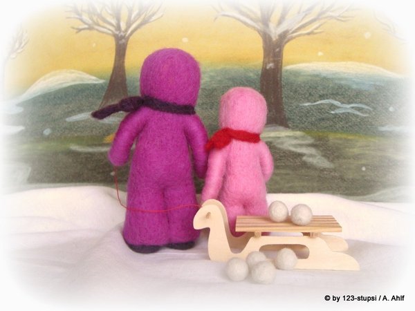Winterkinder mit Schlitten - Jahreszeitentisch (9013)