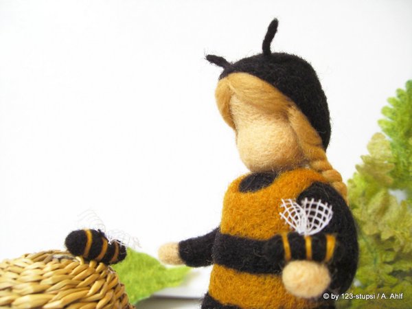 RESERVIERT :  Blumenkind Biene - Bienenkorb - Jahreszeitentisch