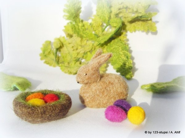 RESERVIERT : Hase & Nest mit Ostereiern - für den Jahreszeitentisch