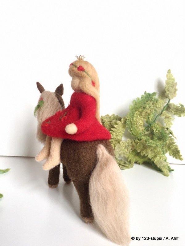 Pferd mit Elfen-Prinzessin im roten Kleid - Jahreszeitentisch - Puppenspiel - Einschulung (4015(7)