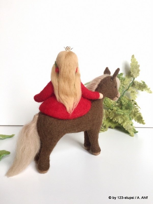 Pferd mit Elfen-Prinzessin im roten Kleid - Jahreszeitentisch - Puppenspiel - Einschulung (4015(7)