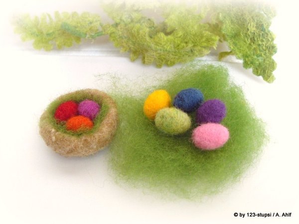 RESERVIERT: Nest mit Ostereiern - für den Jahreszeitentisch (5015)